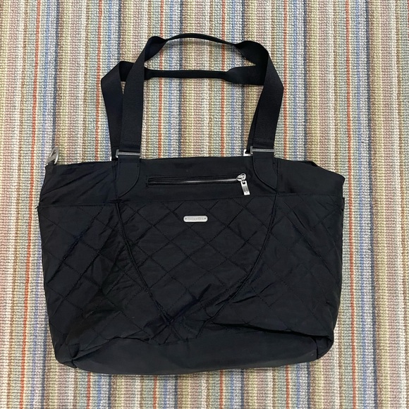 Baggallini Handbags - Baggalini Travel Purse